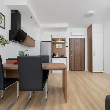 Glamorous Near Paley And Medicover-handelsmana 3rd 아파트 *