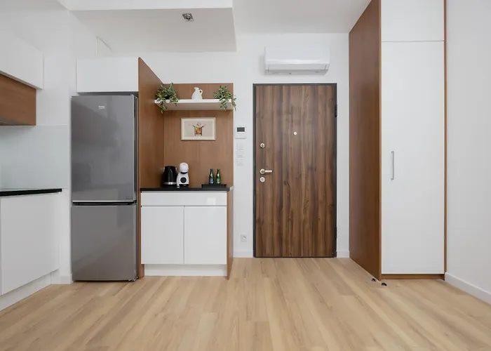 Glamorous Near Paley And Medicover-handelsmana 3rd Warszawa