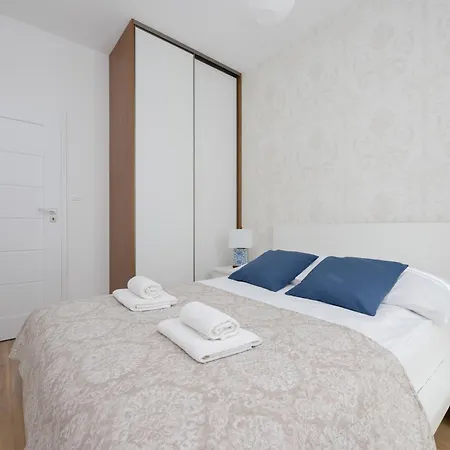 Glamorous Near Paley And Medicover-handelsmana 3rd 华沙