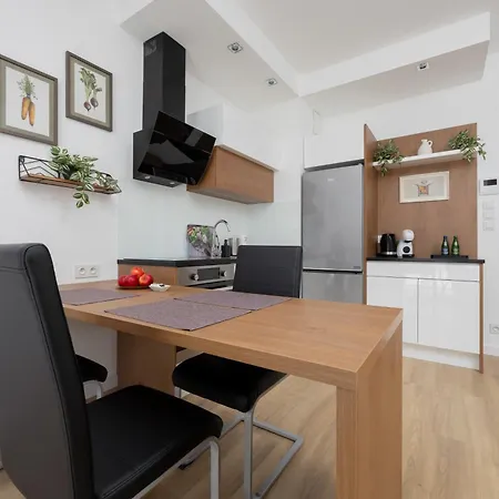 Glamorous Near Paley And Medicover-handelsmana 3rd Apartman Varsó